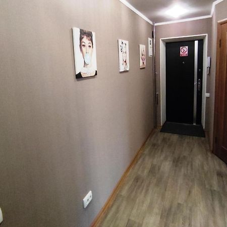 Двухкомнатные Апартаменты Центр Mystetsʹka 3 Kr Apartments Krivoy Rog Bagian luar foto