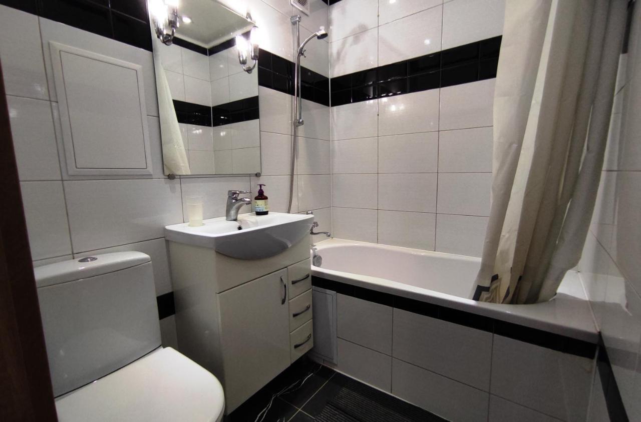Двухкомнатные Апартаменты Центр Mystetsʹka 3 Kr Apartments Krivoy Rog Bagian luar foto
